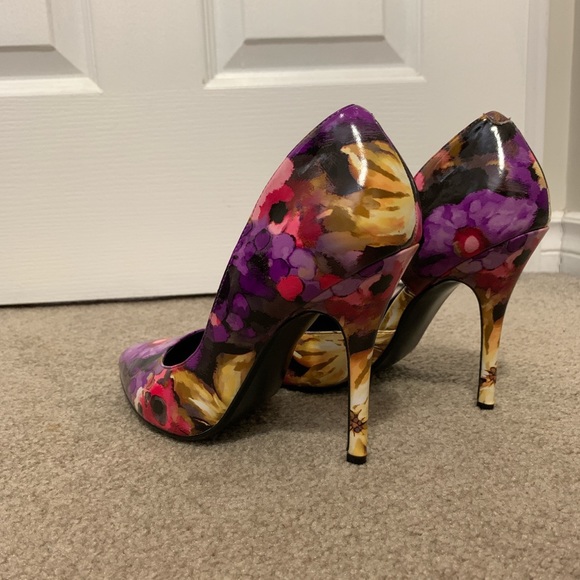 Steve Madden Floral Heels - Picture 3 of 3